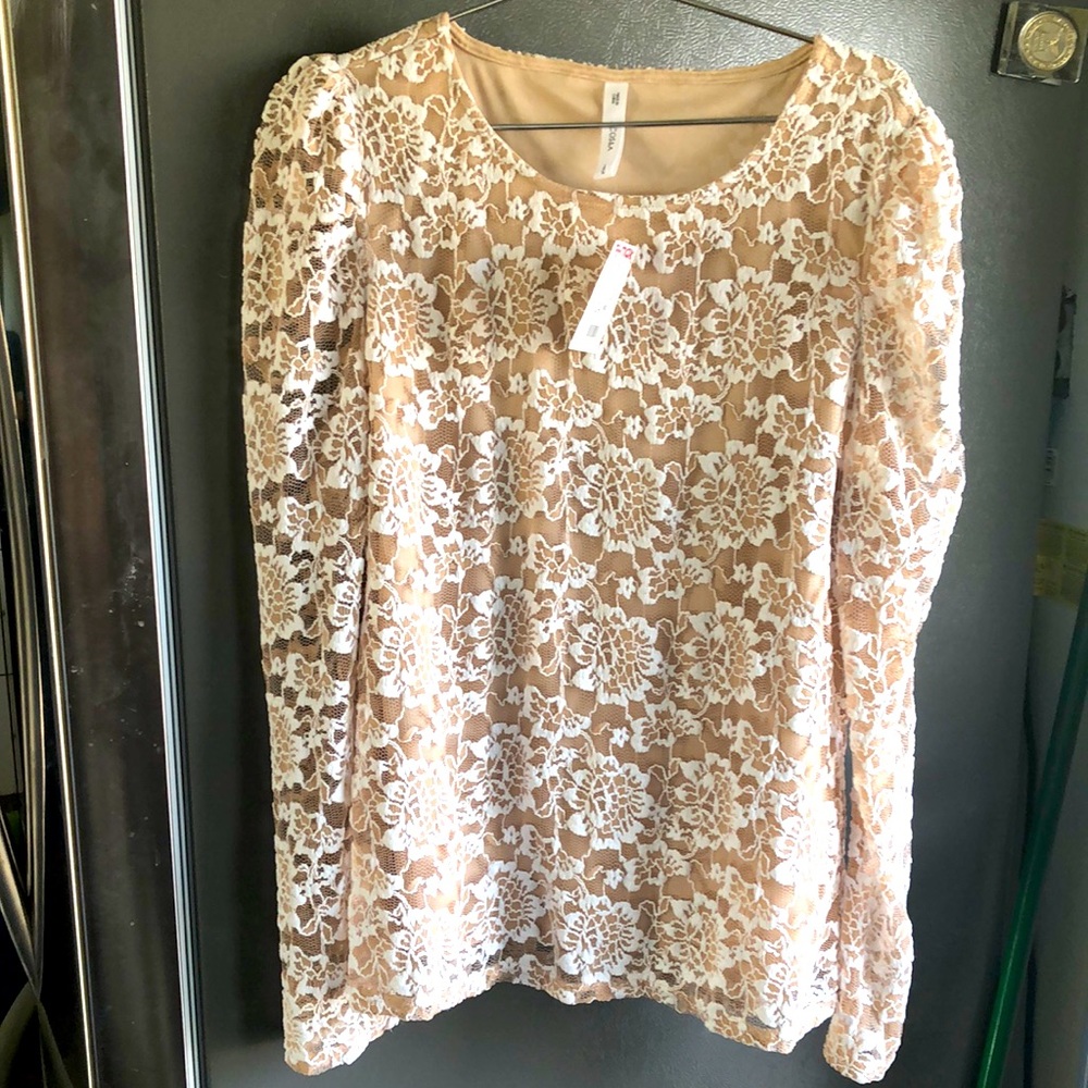 Size L Cream Lace Holiday Stretch Top Fully Lined
